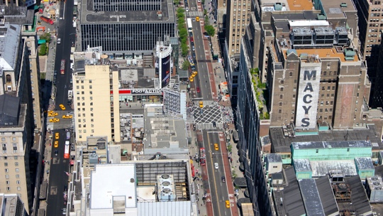Blick auf die Straßen New Yorks, vom Empire State Building aus.