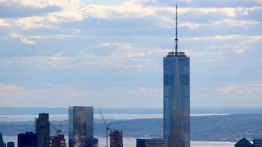 Nicht nur das höchste Gebäude New Yorks,
 sondern der ganzen USA. Das One World Trade Center.